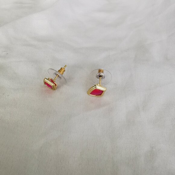 Kendra Scott Monica Light Burgundy Illusion Gold Stud Earrings - Picture 2 of 4